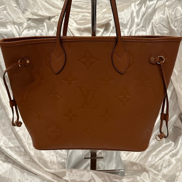 Louis Vuitton Neverfull MM in Cognac - Picture 1 of 7